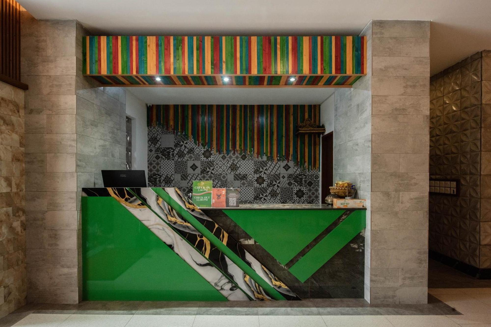Sandat Hotel Legian Buitenkant foto