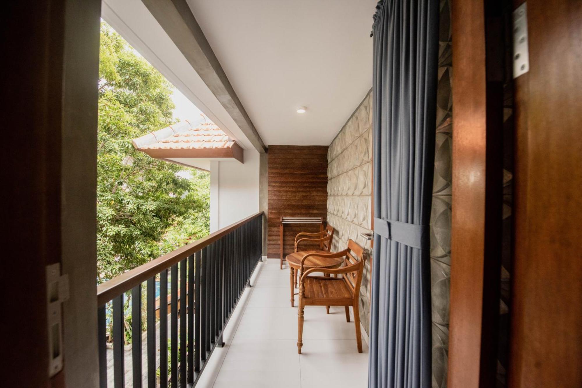 Sandat Hotel Legian Buitenkant foto