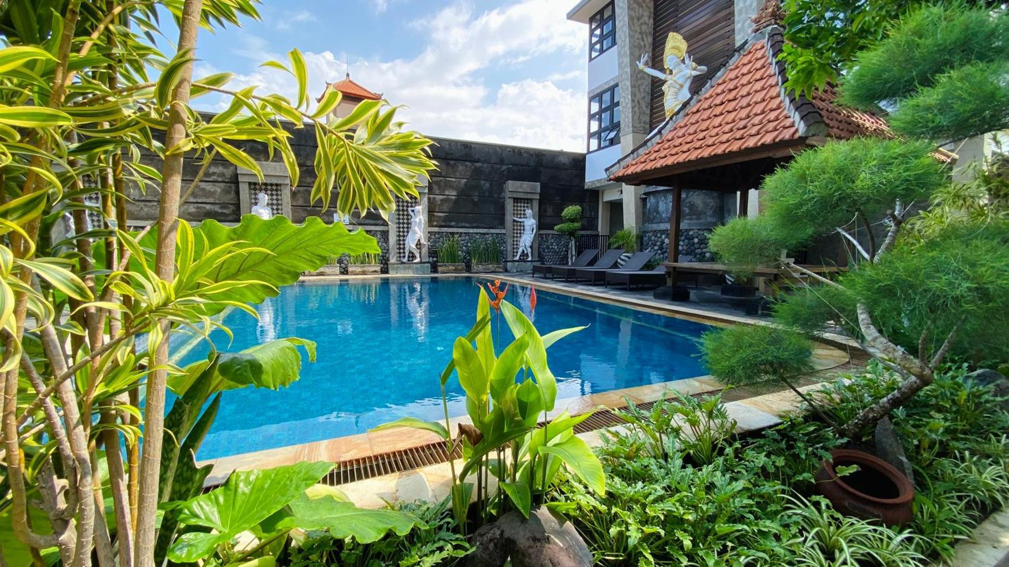 Sandat Hotel Legian Buitenkant foto