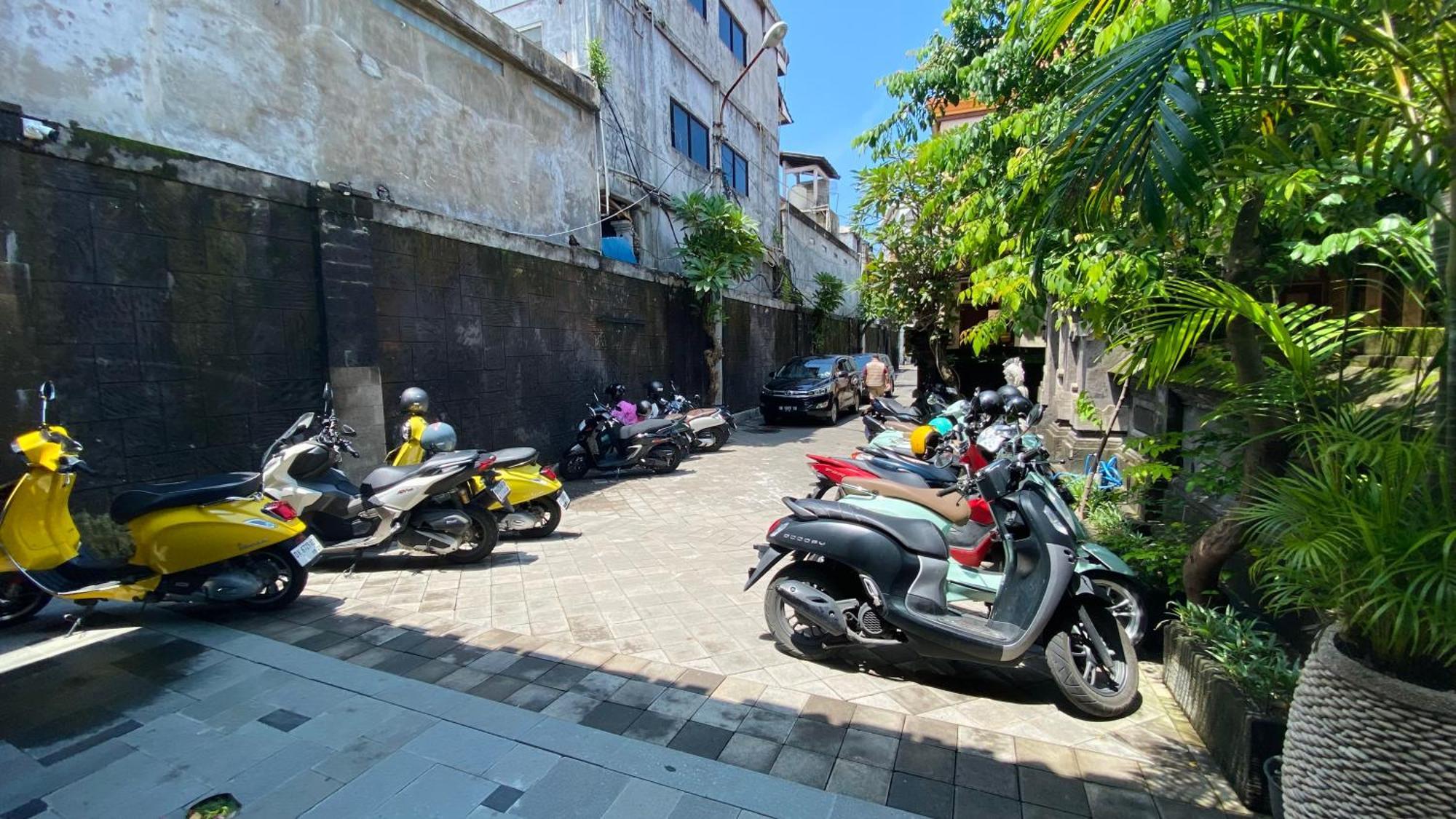 Sandat Hotel Legian Buitenkant foto
